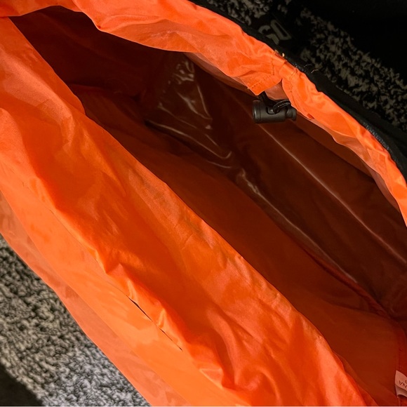 Harley Davidson Black Drawstring Backpack with Cover Flap - Picture 5 of 6